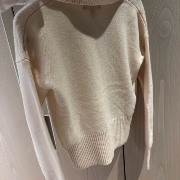 Banana Republic Cashmere Sweater - Picture 4 of 4